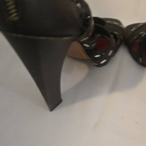 Charles Jourdan Brownish Gray Leather Sandals w/Heels, Flat Studs, Size 9, NEW - Picture 7 of 10